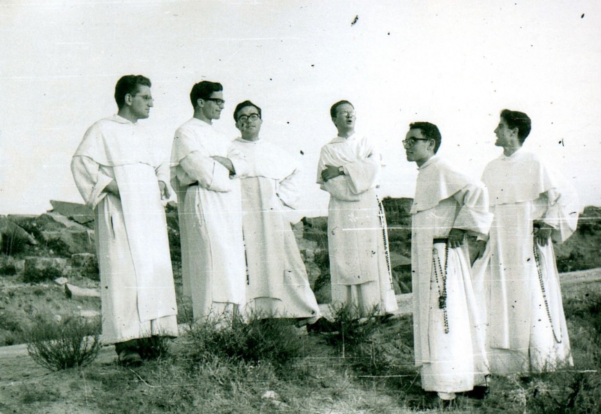 ESTUDIANTES, ÁVILA (Hacia 1963): De izda a drcha. Pedro García, Agustín Carricajo, Juan Jose Luengo, P. Ruiz (RIP), Eduardo Vaquero (RIP), Marcos Mallabibarrena. [Imagen: Luciano López]