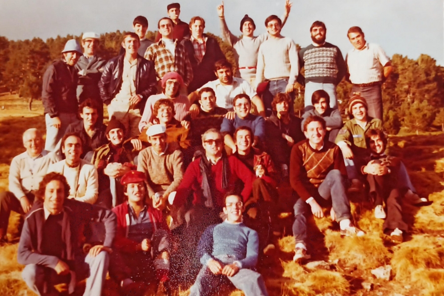 SAN PEDRO MARTIR: Grupo de teólogos y filósofos en un día de asueto en la Sierra de Madrid, hacia 1976